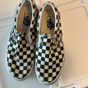 Women’s Optical Illusion Checkered Vans. Women’s 8.